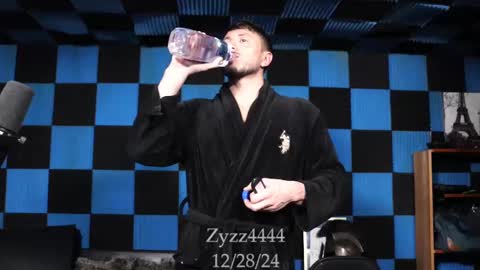 Snapshot of zyzz4444 chatting on 12-29-24, 03:54 Greek God online show from 12-29-24, 03:54