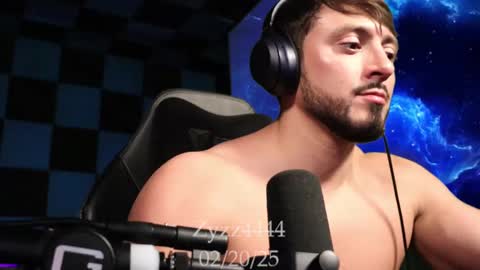 Snapshot of zyzz4444 chatting on 02-21-25, 04:18 Greek God online show from 02-21-25, 04:18