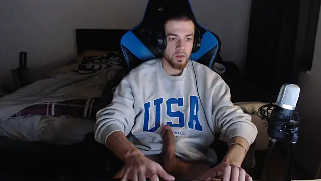 Snapshot of AlbanerYaro45 chatting on 12-08-24, 01:02 AlbanerYaro45 online show from 12-08-24, 01:02