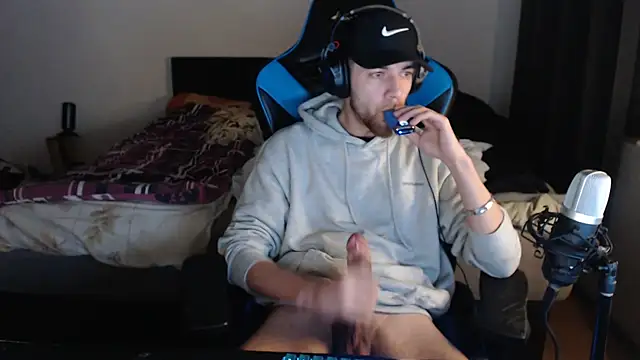 Snapshot of AlbanerYaro45 chatting on 12-11-24, 09:45 AlbanerYaro45 online show from 12-11-24, 09:45