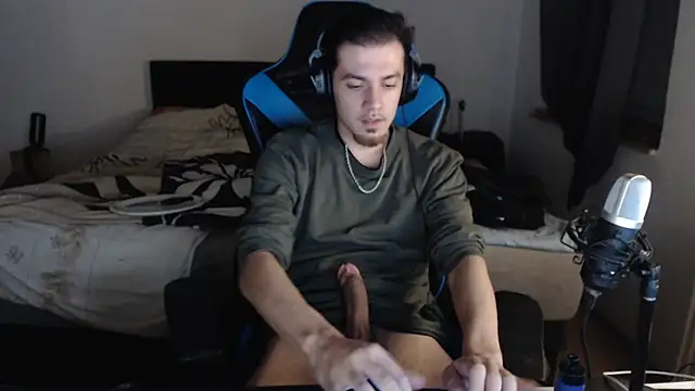 Snapshot of AlbanerYaro45 chatting on 01-01-25, 10:24 AlbanerYaro45 online show from 01-01-25, 10:24