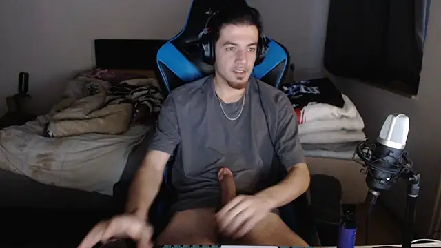 Snapshot of AlbanerYaro45 chatting on 01-04-25, 08:39 AlbanerYaro45 online show from 01-04-25, 08:39