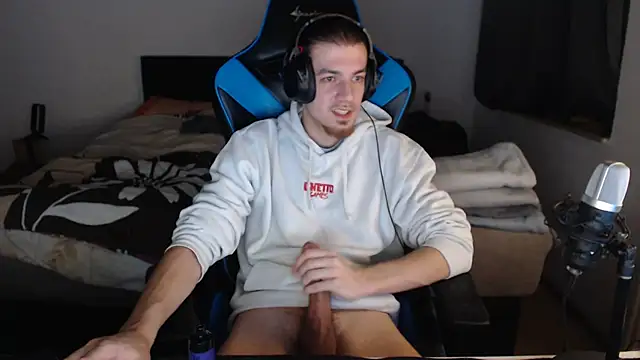 Snapshot of AlbanerYaro45 chatting on 01-04-25, 09:52 AlbanerYaro45 online show from 01-04-25, 09:52