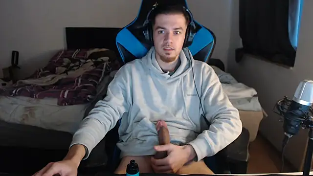 Snapshot of AlbanerYaro45 chatting on 01-07-25, 12:41 AlbanerYaro45 online show from 01-07-25, 12:41