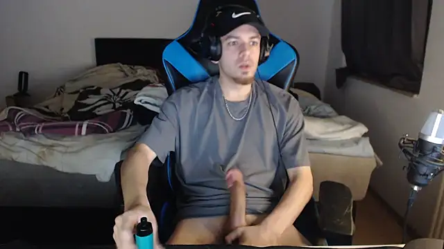 Snapshot of AlbanerYaro45 chatting on 01-07-25, 07:59 AlbanerYaro45 online show from 01-07-25, 07:59