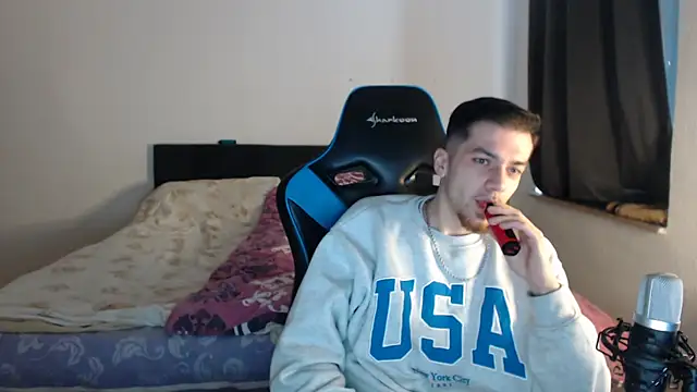 Snapshot of AlbanerYaro45 chatting on 01-10-25, 11:33 AlbanerYaro45 online show from 01-10-25, 11:33