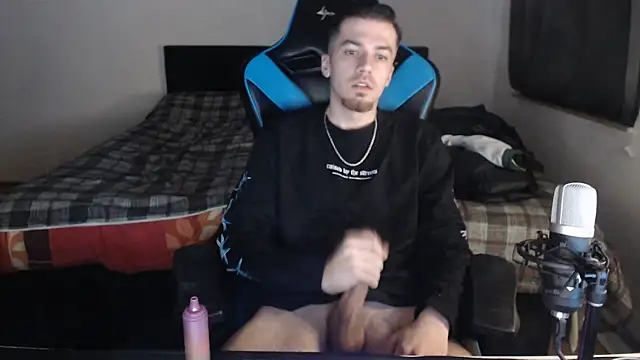 Snapshot of AlbanerYaro45 chatting on 02-03-25, 08:57 AlbanerYaro45 online show from 02-03-25, 08:57