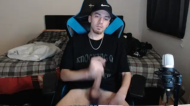 Snapshot of AlbanerYaro45 chatting on 02-08-25, 07:05 AlbanerYaro45 online show from 02-08-25, 07:05