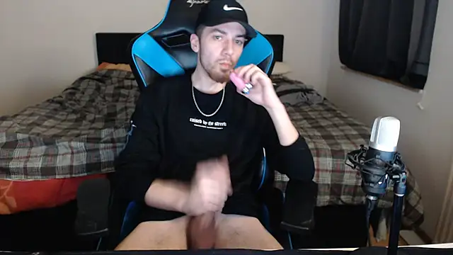 Snapshot of AlbanerYaro45 chatting on 02-22-25, 06:19 AlbanerYaro45 online show from 02-22-25, 06:19