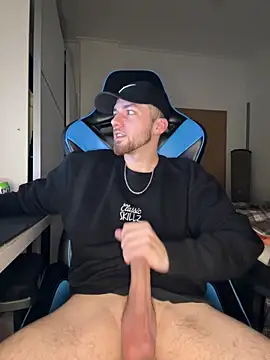 Snapshot of AlbanerYaro45 chatting on 03-20-25, 11:02 AlbanerYaro45 online show from 03-20-25, 11:02