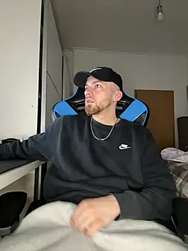 Snapshot of AlbanerYaro45 chatting on 04-05-26, 01:19 AlbanerYaro45 online show from 04-05-26, 01:19