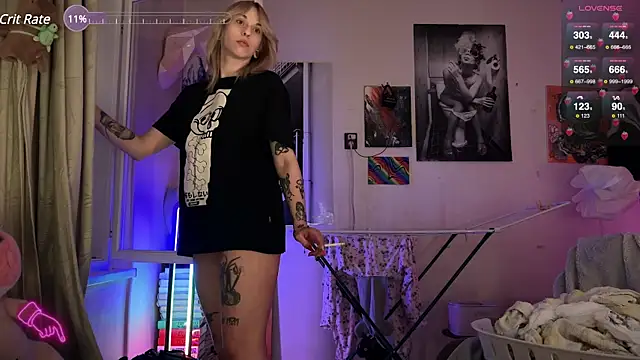 Snapshot of Mannarie_Madsinn chatting on 01-15-25, 05:26 Mannarie Madsinn online show from 01-15-25, 05:26