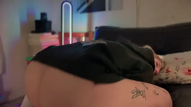 Snapshot of Mannarie_Madsinn chatting on 03-17-25, 02:08 Mannarie Madsinn online show from 03-17-25, 02:08