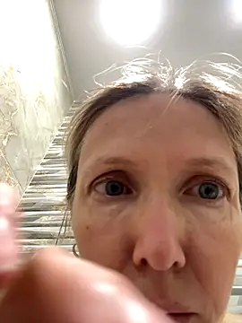 angelmommu online show from 10-10-25, 04:00