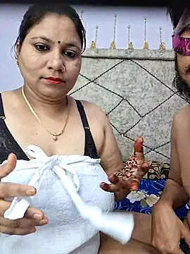 Snapshot of MOM-SUN-COUPLE chatting on 02-11-25, 10:48 MOM-SUN-COUPLE online show from 02-11-25, 10:48