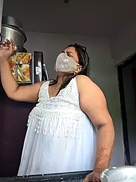 Snapshot of MOM-SUN-COUPLE chatting on 10-05-25, 10:35 MOM-SUN-COUPLE online show from 10-05-25, 10:35