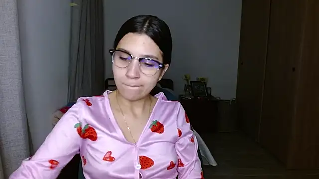 mia  lopez  online show from 11-27-25, 01:18