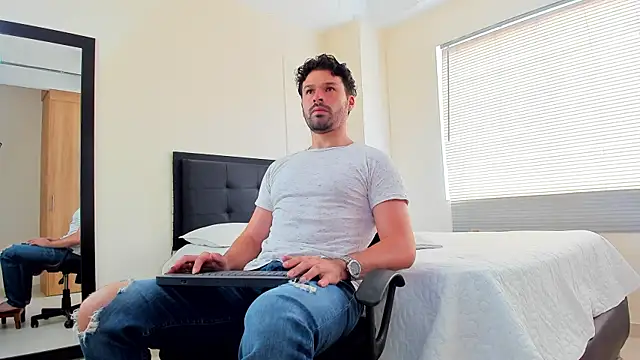 Snapshot of alexman_fuck chatting on 10-22-25, 05:13 alexman fuck online show from 10-22-25, 05:13