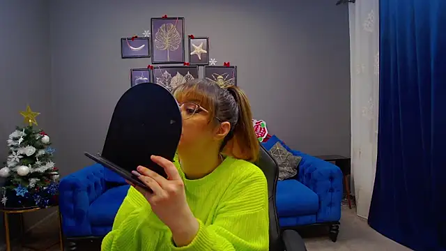 Katewalker  online show from 12-21-24, 06:12