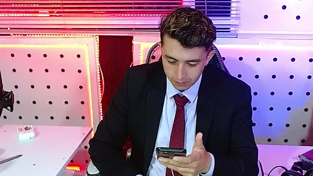 Darko0717 online show from 11-19-25, 01:11