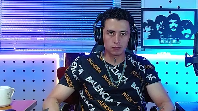 Snapshot of Darko0717 chatting on 06-19-26, 01:32 Darko0717 online show from 06-19-26, 01:32