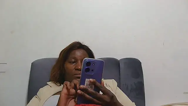 Snapshot of sluttylaura21 chatting on 06-25-26, 05:17 sluttylaura21 online show from 06-25-26, 05:17