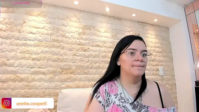 anette cooper online show from 12-15-25, 03:22