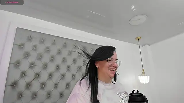 Snapshot of anette_cooper chatting on 06-19-26, 03:44 anette cooper online show from 06-19-26, 03:44