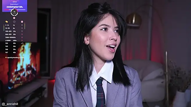 Snapshot of anniehillofficial chatting on 10-11-25, 08:40 anniehillofficial online show from 10-11-25, 08:40