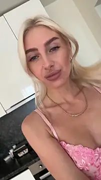 Mia Roxie online show from 10-27-25, 03:32