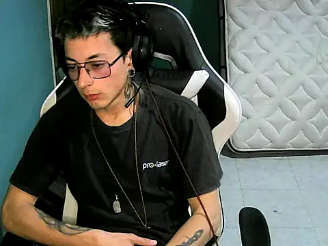 Snapshot of Jughead_16 chatting on 10-01-25, 05:02 Jughead 16 online show from 10-01-25, 05:02