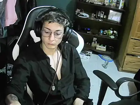 Snapshot of Jughead_16 chatting on 10-17-25, 07:55 Jughead 16 online show from 10-17-25, 07:55