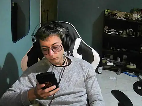 Snapshot of Jughead_16 chatting on 10-31-25, 02:12 Jughead 16 online show from 10-31-25, 02:12