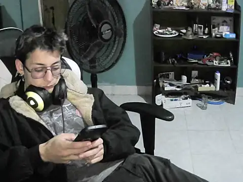 Snapshot of Jughead_16 chatting on 11-06-25, 04:02 Jughead 16 online show from 11-06-25, 04:02