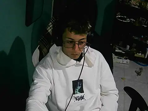 Snapshot of Jughead_16 chatting on 11-08-25, 01:17 Jughead 16 online show from 11-08-25, 01:17