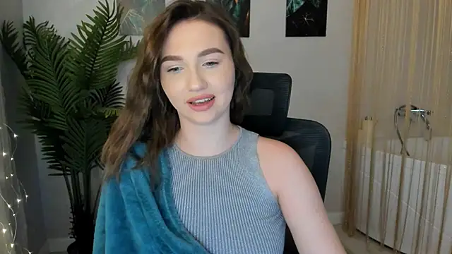 Snapshot of GracefulLook chatting on 02-09-25, 12:49 GracefulLook online show from 02-09-25, 12:49