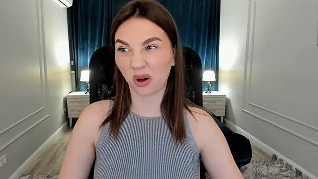 Snapshot of GracefulLook chatting on 02-22-25, 03:34 GracefulLook online show from 02-22-25, 03:34