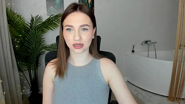 Snapshot of GracefulLook chatting on 03-04-25, 03:22 GracefulLook online show from 03-04-25, 03:22