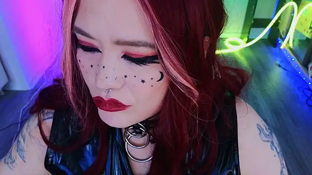 Snapshot of wickedxqueen chatting on 06-15-26, 09:00 wickedxqueen online show from 06-15-26, 09:00
