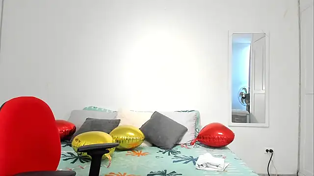 Snapshot of Estrella_Duran chatting on 03-17-25, 07:15 Estrella Duran online show from 03-17-25, 07:15