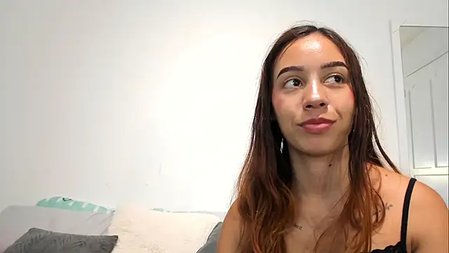 Snapshot of Estrella_Duran chatting on 03-17-25, 10:17 Estrella Duran online show from 03-17-25, 10:17