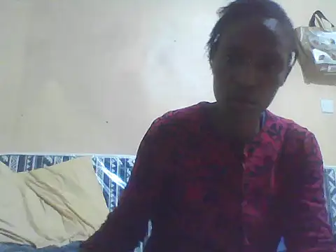 Snapshot of Smillie_prety chatting on 05-13-26, 05:43 Smillie prety online show from 05-13-26, 05:43