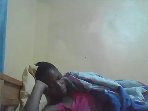 Snapshot of Smillie_prety chatting on 05-17-26, 04:32 Smillie prety online show from 05-17-26, 04:32