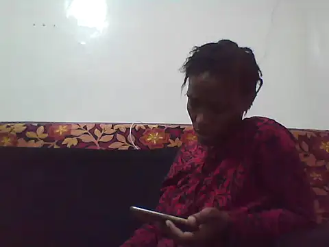 Snapshot of Smillie_prety chatting on 05-21-26, 04:36 Smillie prety online show from 05-21-26, 04:36