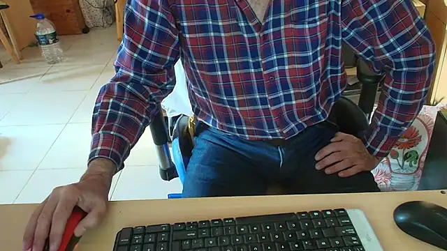 Snapshot of angelgarcia269 chatting on 06-03-26, 12:08 angelgarcia269 online show from 06-03-26, 12:08