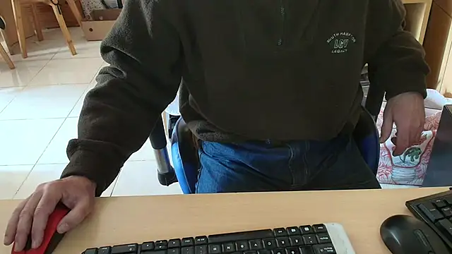 Snapshot of angelgarcia269 chatting on 07-05-26, 02:02 angelgarcia269 online show from 07-05-26, 02:02
