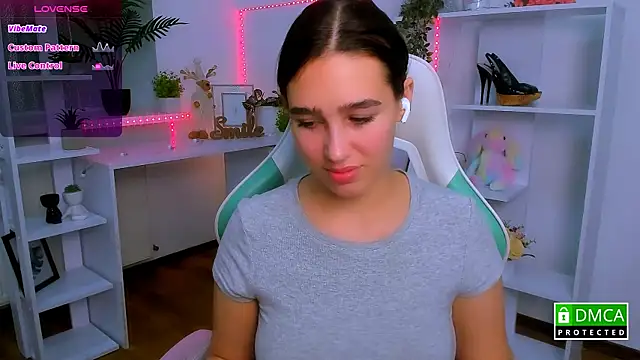  Eliizabeth  online show from 11-25-25, 10:32