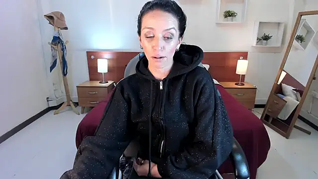 Kristen Garner online show from 02-09-25, 06:33