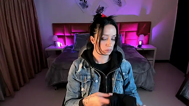 Kristen Garner online show from 11-15-25, 08:38