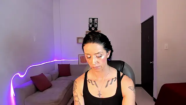 Kristen Garner online show from 11-28-25, 08:33